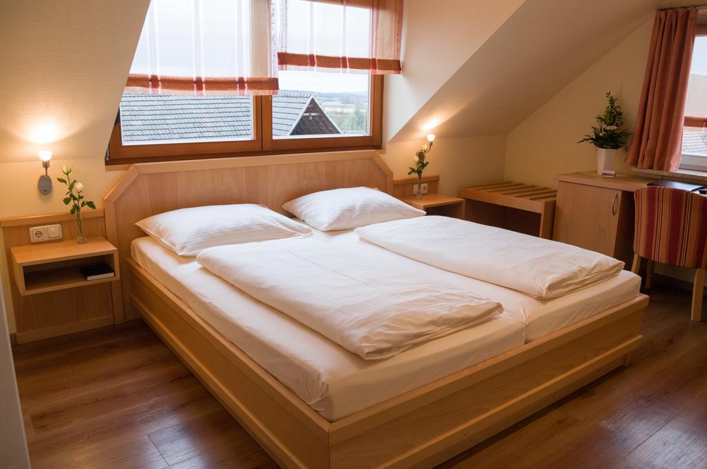 Hotel Schwarzes Ross Schwarzach am Main Bagian luar foto