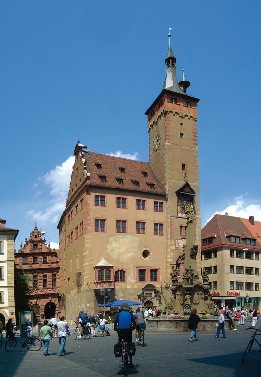 Hotel Schwarzes Ross Schwarzach am Main Bagian luar foto