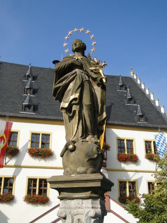 Hotel Schwarzes Ross Schwarzach am Main Bagian luar foto
