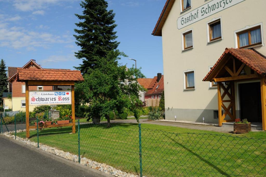 Hotel Schwarzes Ross Schwarzach am Main Bagian luar foto