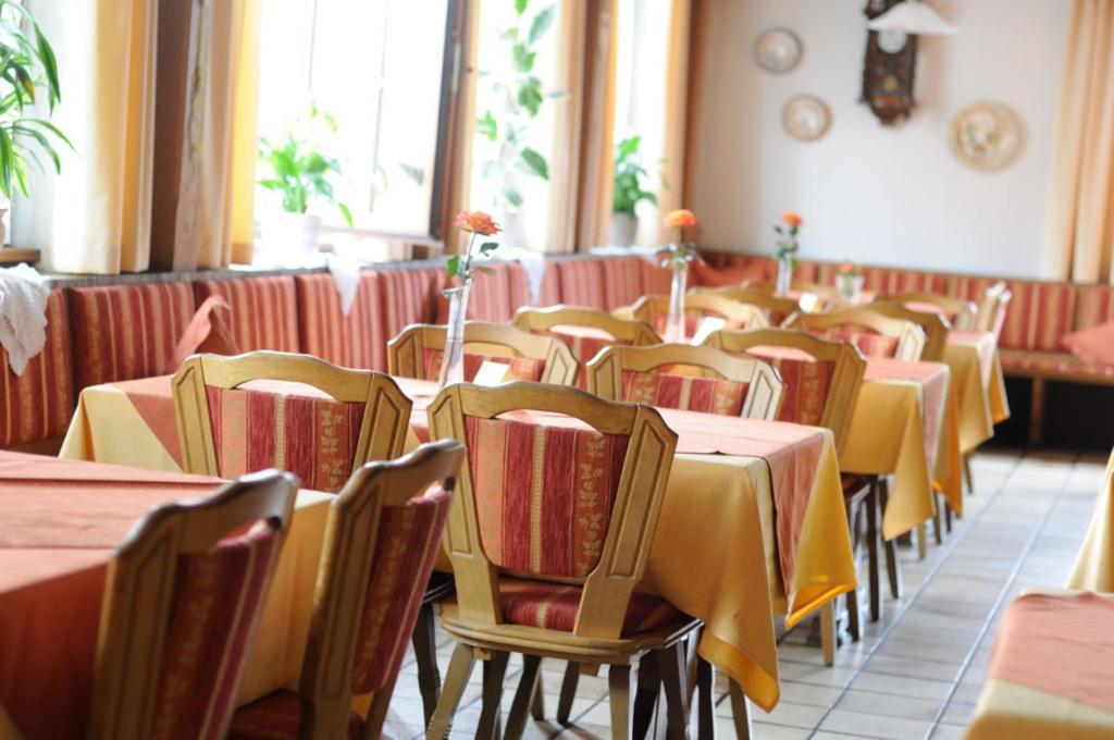 Hotel Schwarzes Ross Schwarzach am Main Bagian luar foto