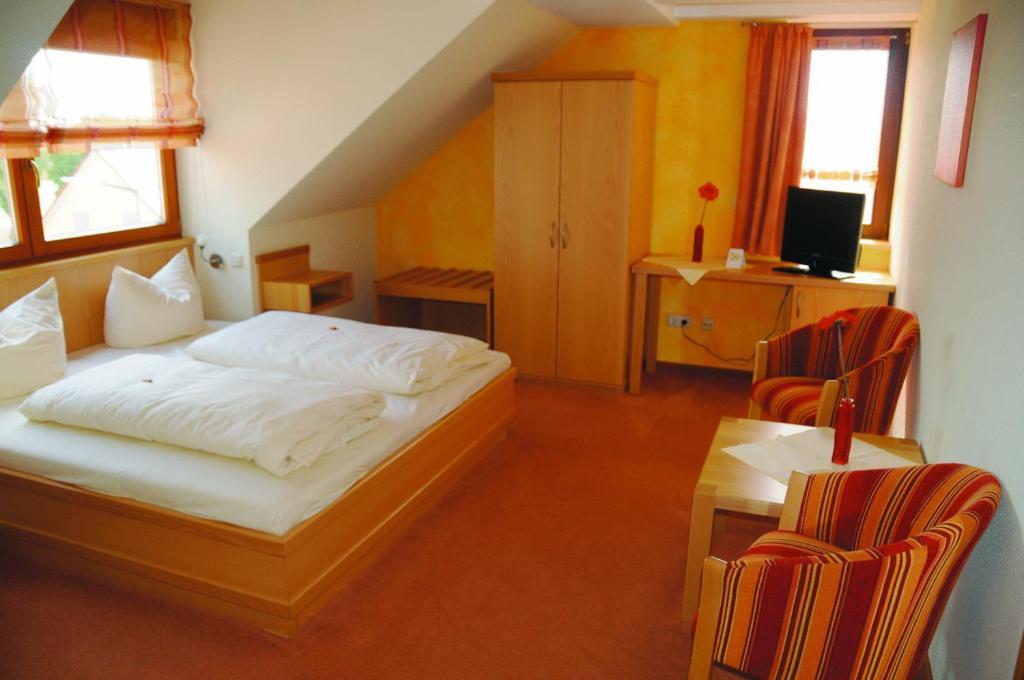 Hotel Schwarzes Ross Schwarzach am Main Ruang foto